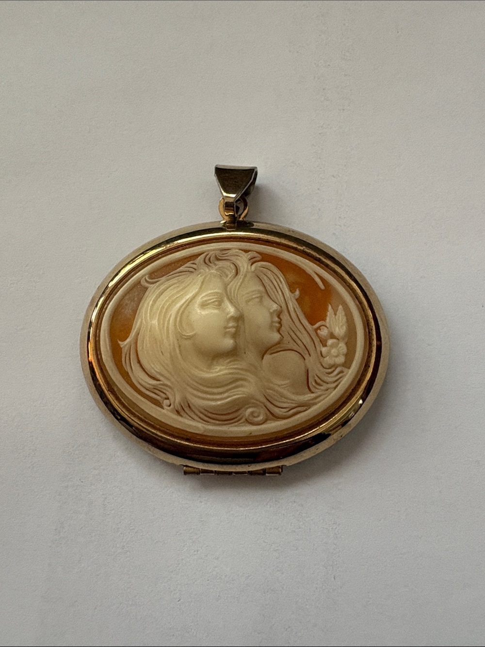Vintage Cameo Pendant Locket in Cream and Warm Amber